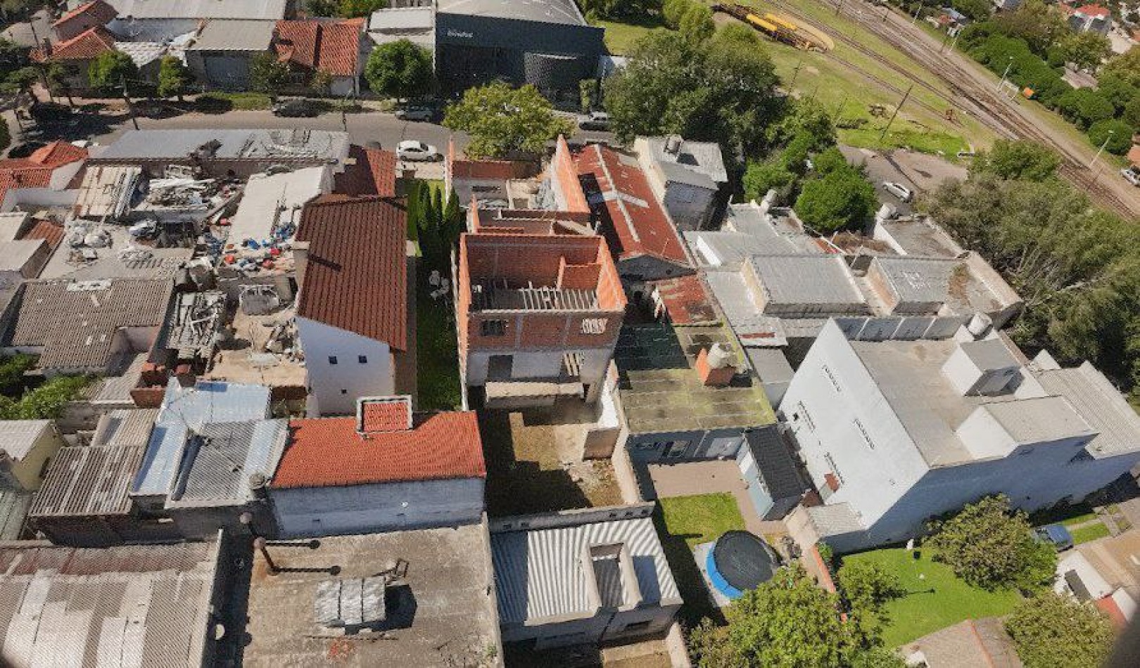 Lote con construccion avanzada, de complejo de Ph.