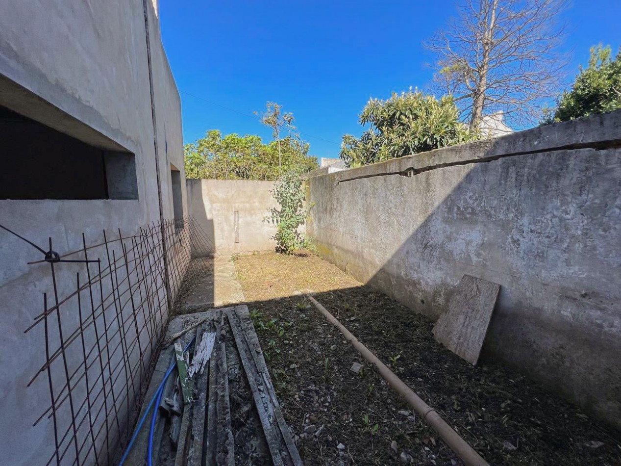 Lote con construccion avanzada, de complejo de Ph.