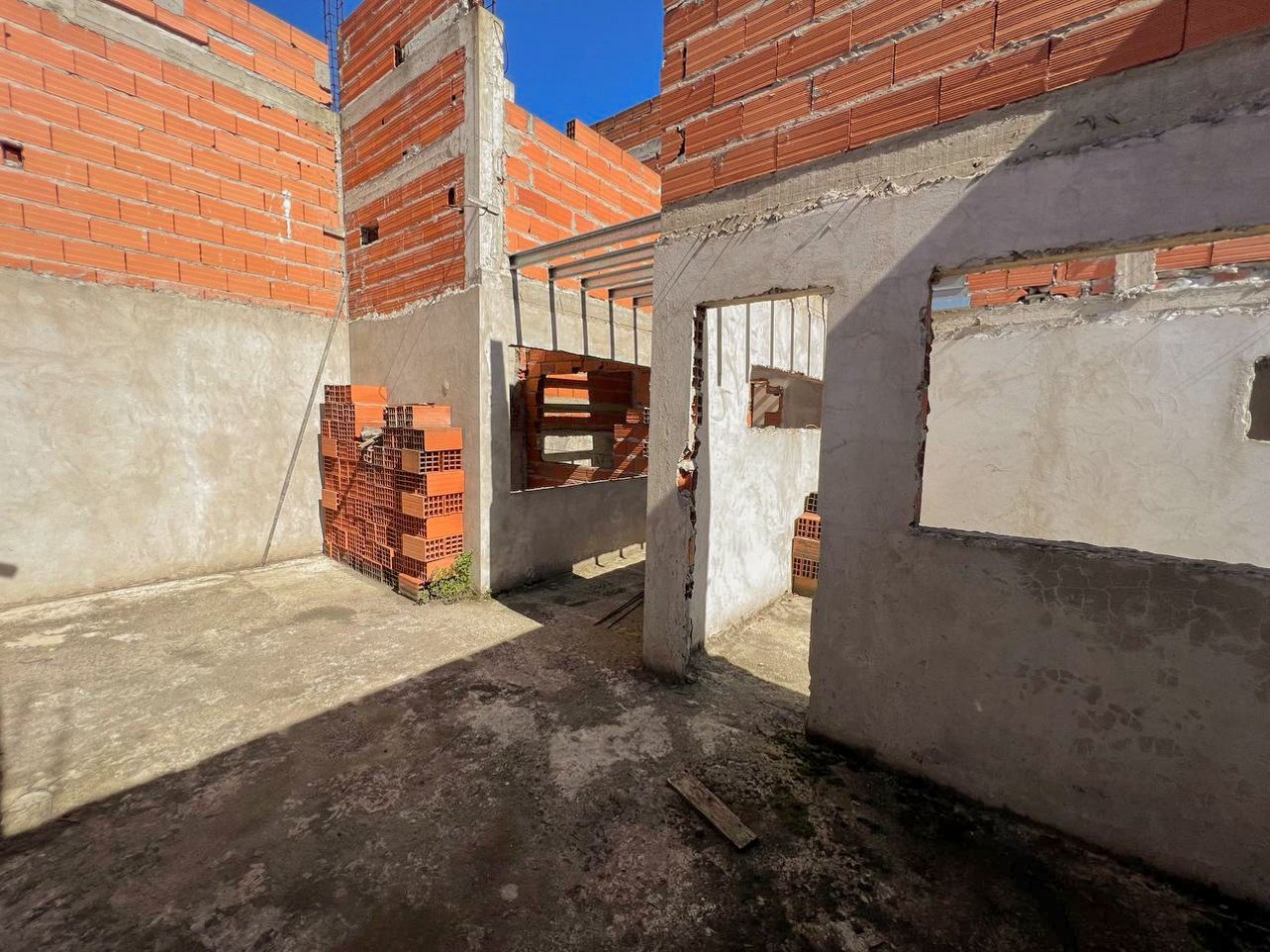 Lote con construccion avanzada, de complejo de Ph.