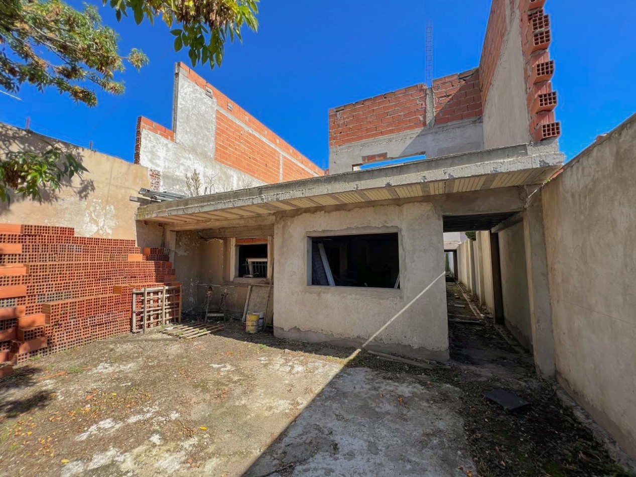 Lote con construccion avanzada, de complejo de Ph.