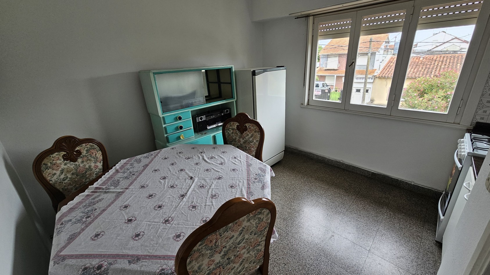 Propiedad en Block, 4 AMB. CON COCHERA, DOS DEPARTMANENTOS Y LOCAL / SANTA MONICA
