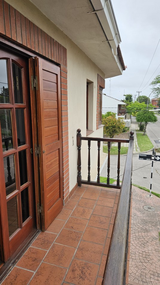 Propiedad en Block, 4 AMB. CON COCHERA, DOS DEPARTMANENTOS Y LOCAL / SANTA MONICA