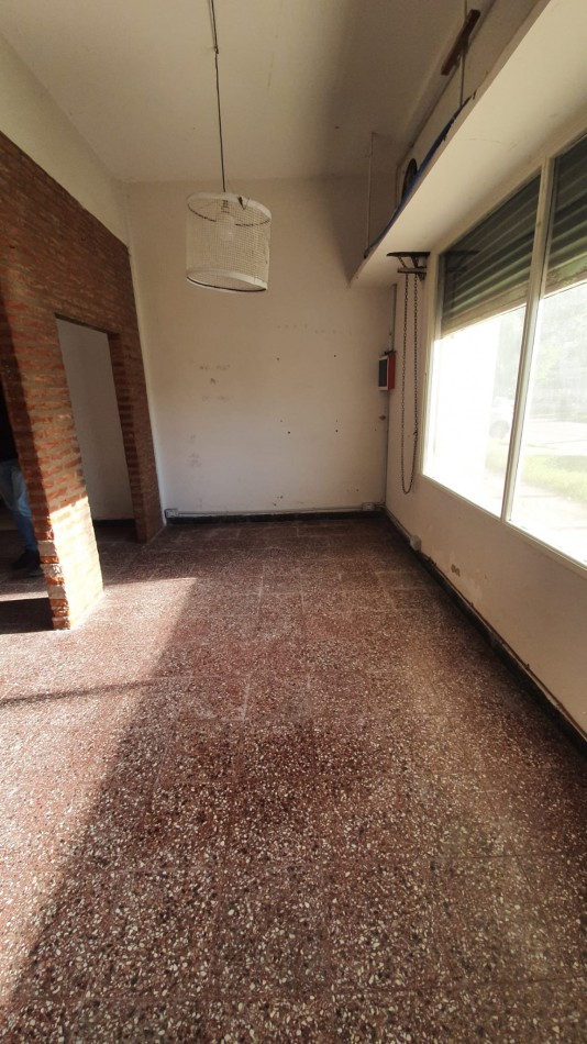 Propiedad en Block, 4 AMB. CON COCHERA, DOS DEPARTMANENTOS Y LOCAL / SANTA MONICA