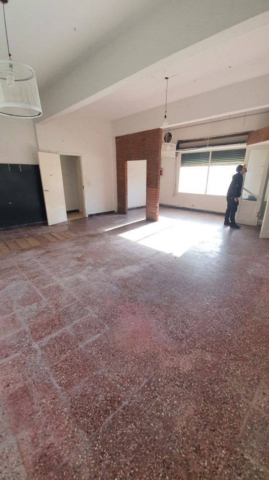 Propiedad en Block, 4 AMB. CON COCHERA, DOS DEPARTMANENTOS Y LOCAL / SANTA MONICA