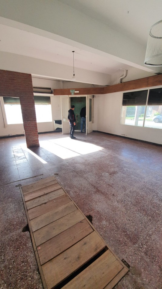 Propiedad en Block, 4 AMB. CON COCHERA, DOS DEPARTMANENTOS Y LOCAL / SANTA MONICA