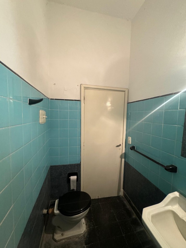 Propiedad en Block, 4 AMB. CON COCHERA, DOS DEPARTMANENTOS Y LOCAL / SANTA MONICA