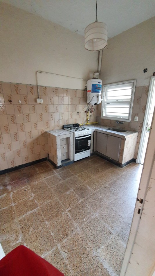 Propiedad en Block, 4 AMB. CON COCHERA, DOS DEPARTMANENTOS Y LOCAL / SANTA MONICA