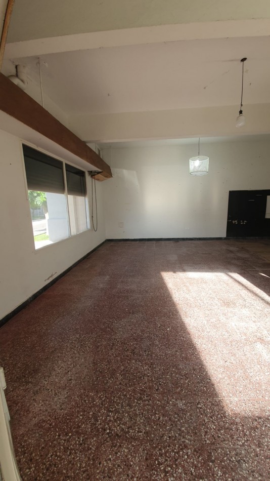 Propiedad en Block, 4 AMB. CON COCHERA, DOS DEPARTMANENTOS Y LOCAL / SANTA MONICA