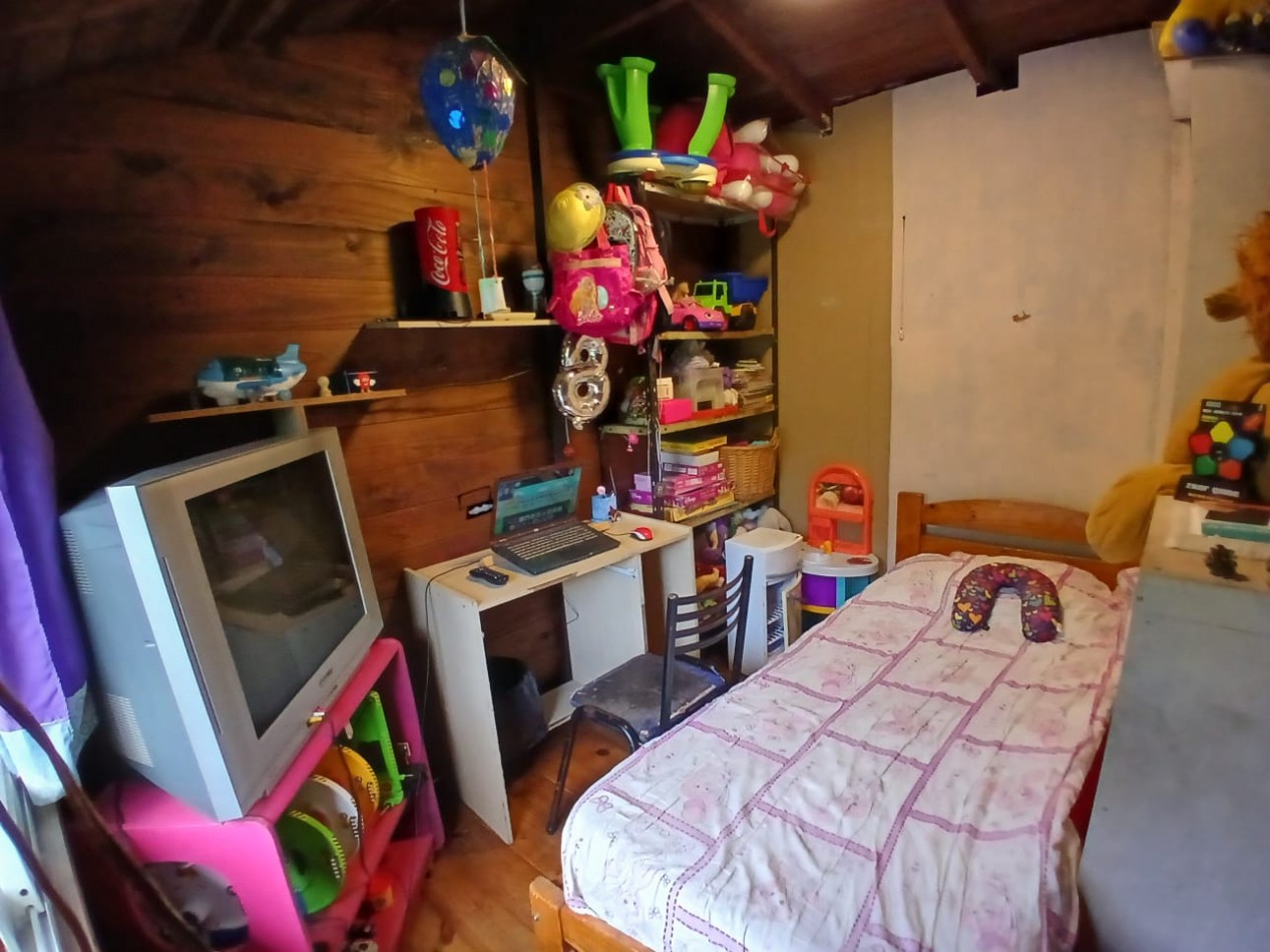 Casa 3 ambientes con Departamento 1 amb.