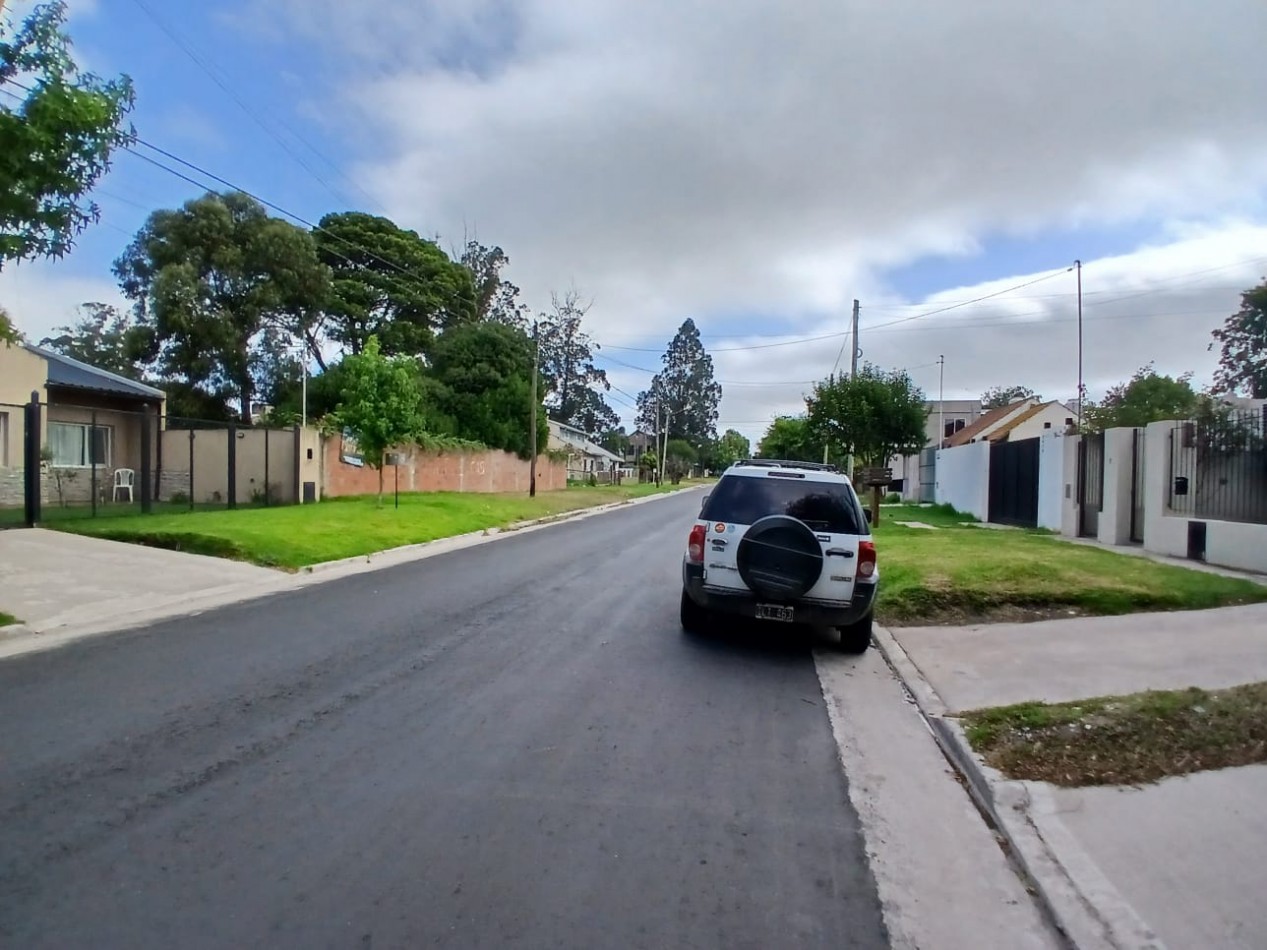 Casa 3 ambientes con Departamento 1 amb.