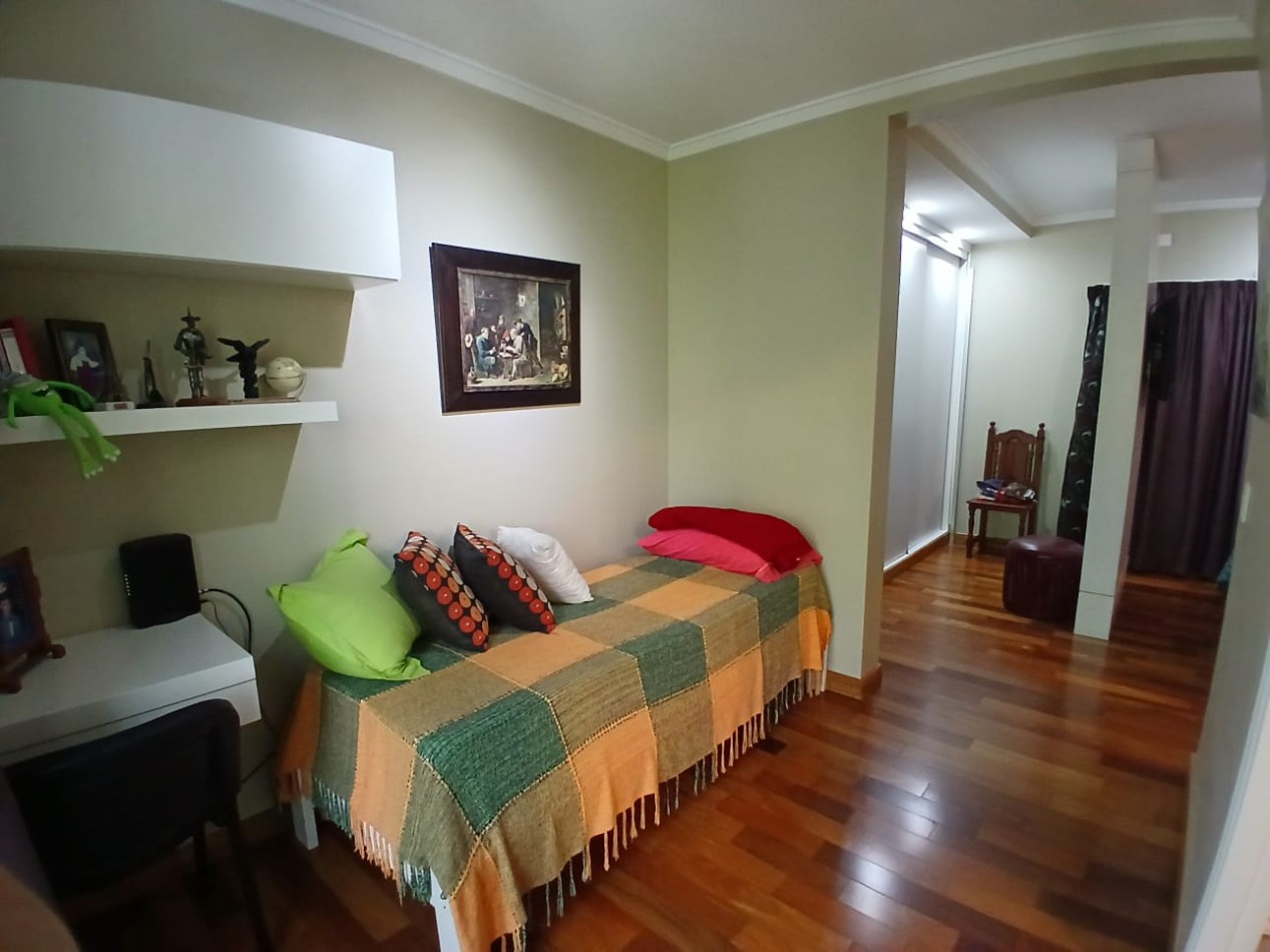Semipiso! Sin expensas! 2 ambientes con Escritorio. Impecable!