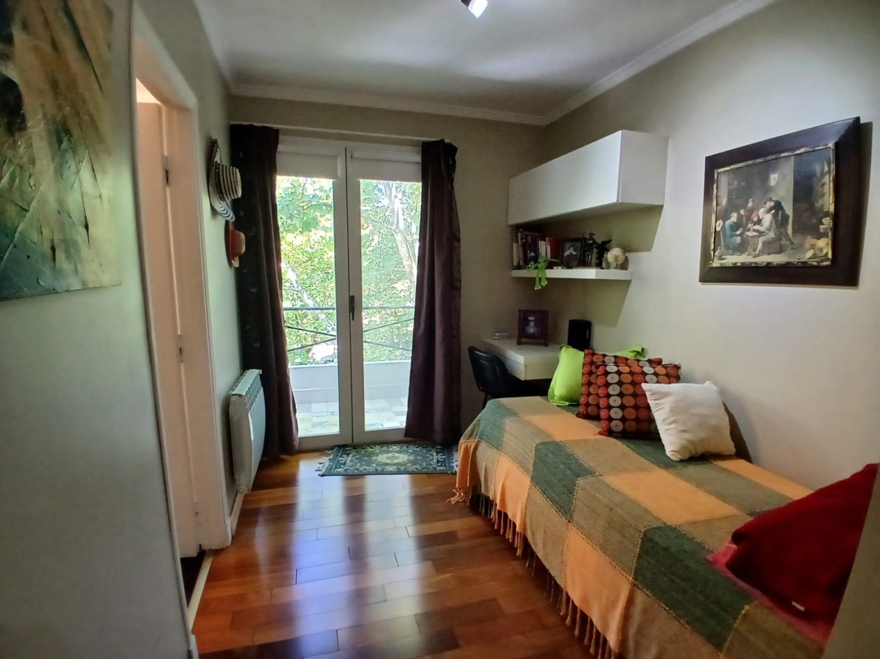 Semipiso! Sin expensas! 2 ambientes con Escritorio. Impecable!