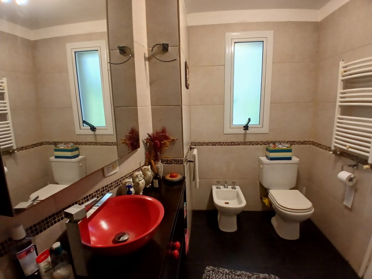 Semipiso! Sin expensas! 2 ambientes con Escritorio. Impecable!