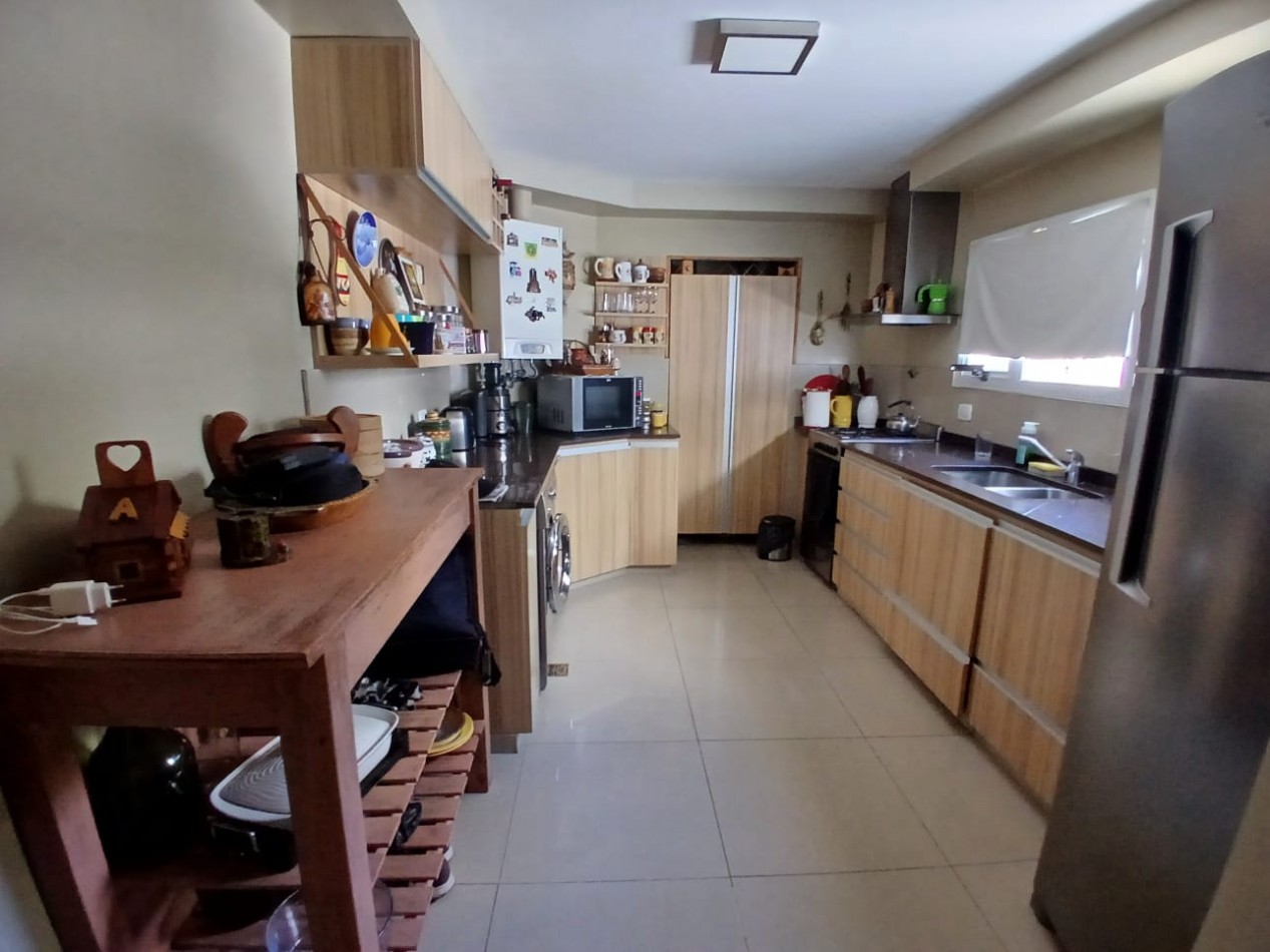 Semipiso! Sin expensas! 2 ambientes con Escritorio. Impecable!