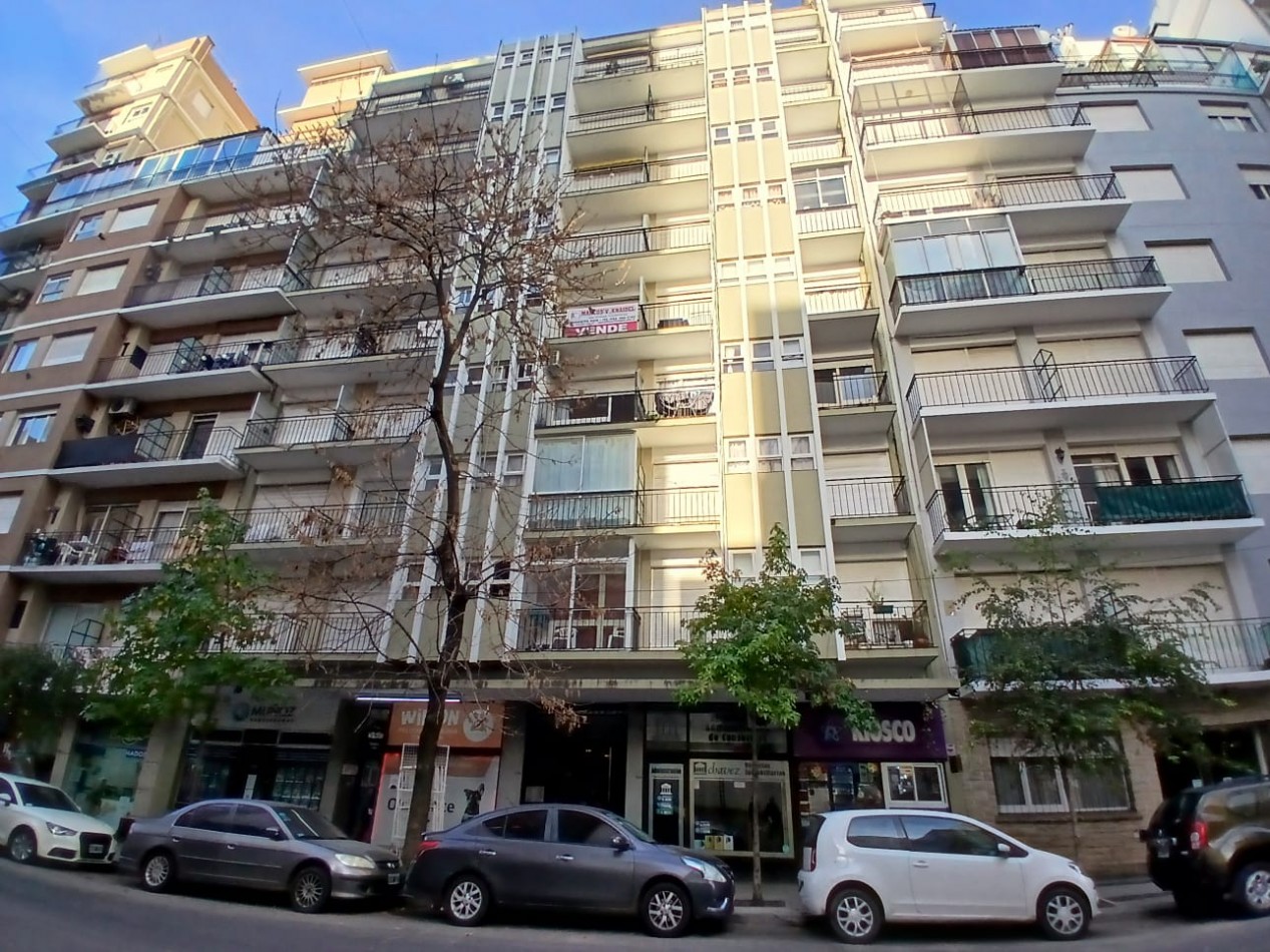 Departamento de 1 ambiente, Divido, Corrientes casi Av. Colon