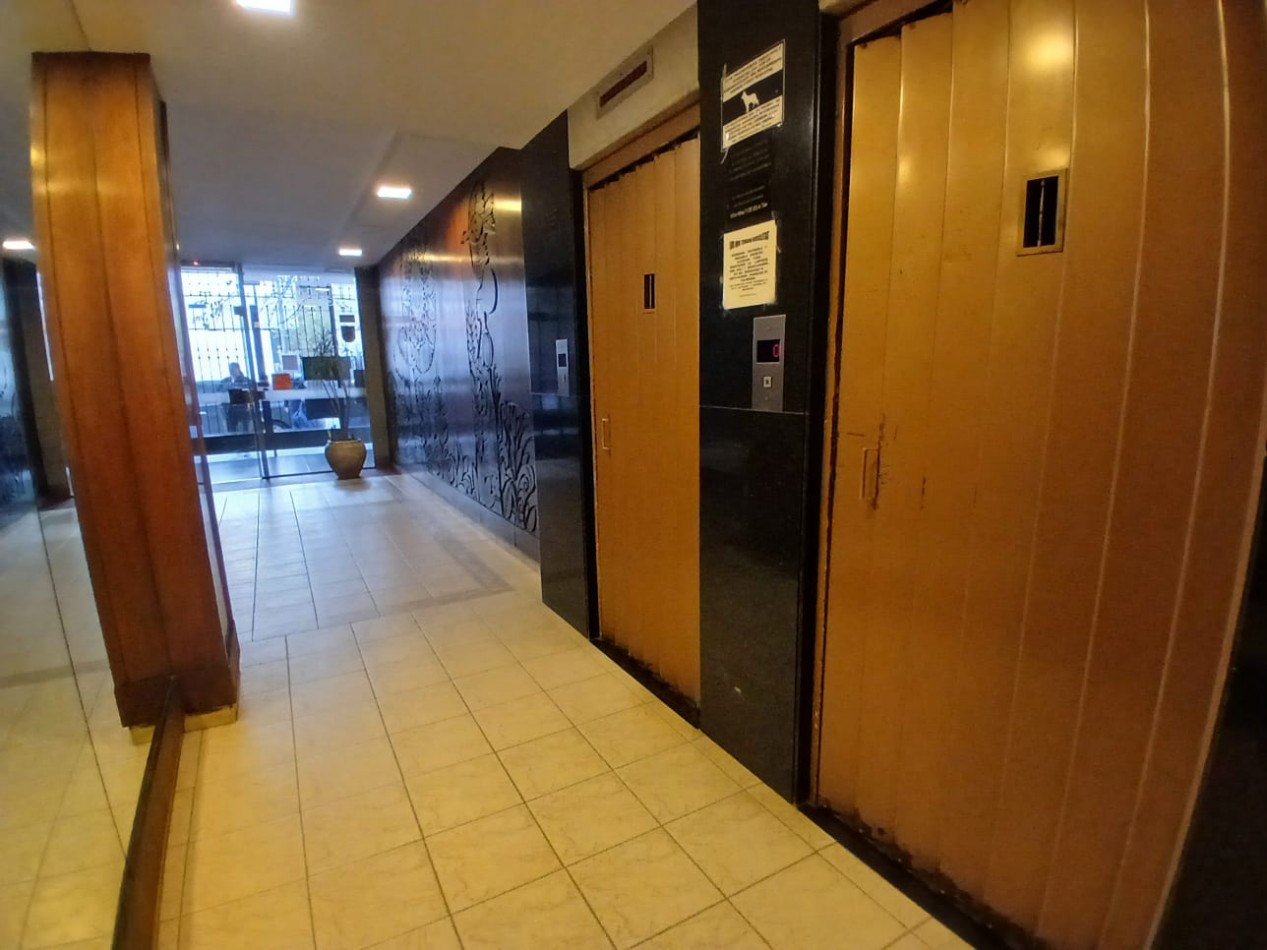 Departamento de 1 ambiente, Divido, Corrientes casi Av. Colon