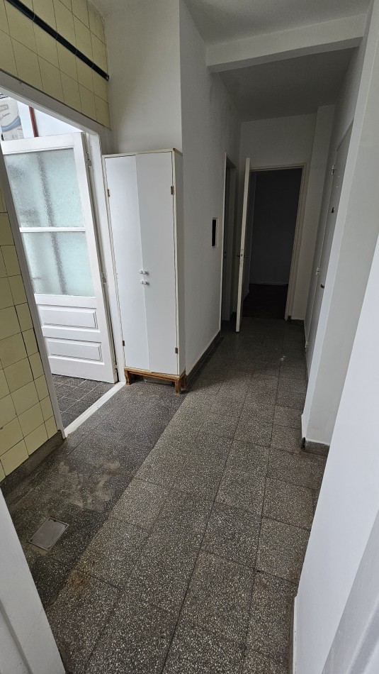 Piso 4 ambientes con dependencia y cochera