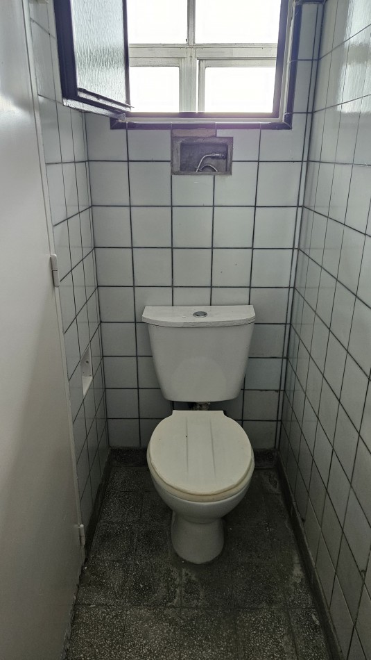 Piso 4 ambientes con dependencia y cochera