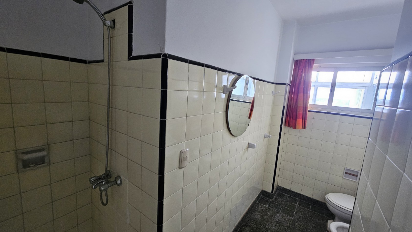 Piso 4 ambientes con dependencia y cochera