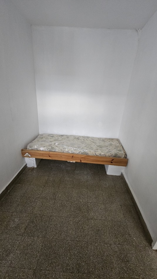 Piso 4 ambientes con dependencia y cochera