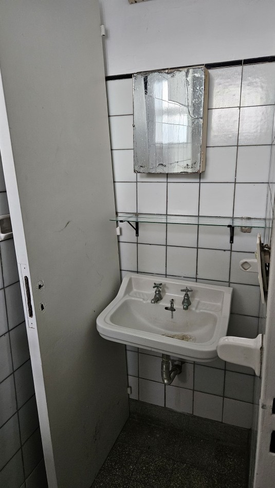 Piso 4 ambientes con dependencia y cochera