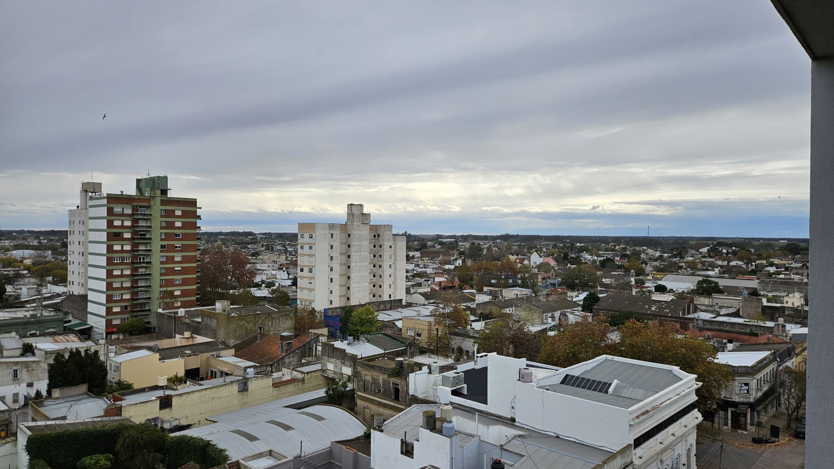 Piso 4 ambientes con dependencia y cochera