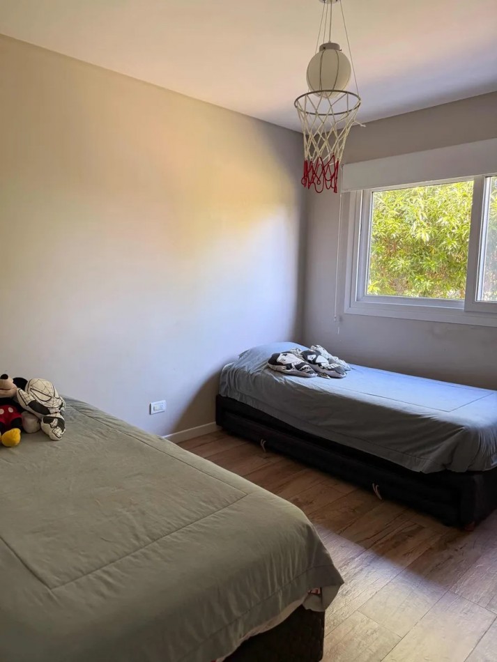 Venta Chalet 4 ambientes con fondo a laguna Arenas del Sur