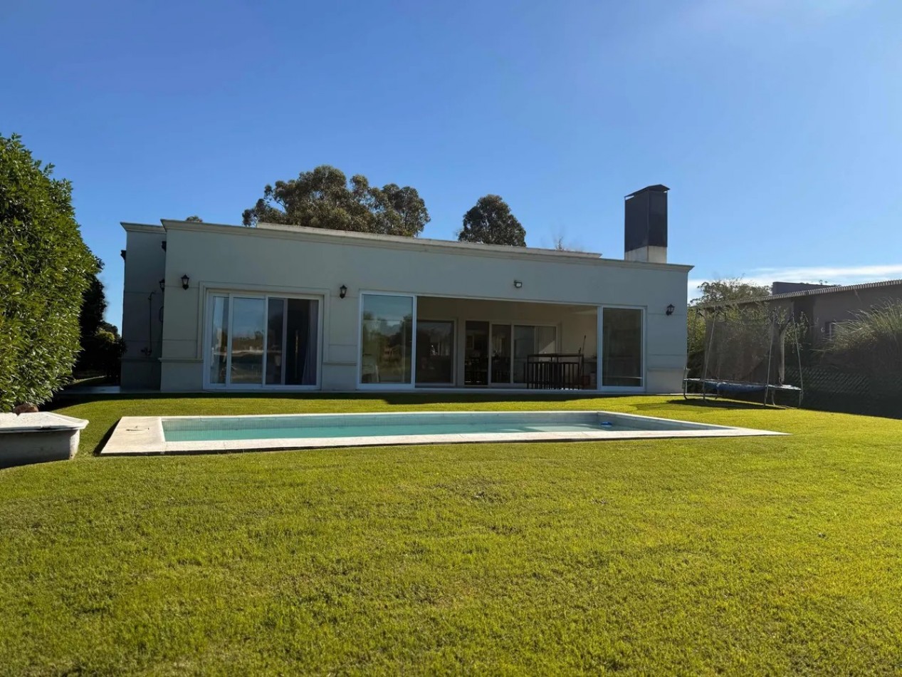 Venta Chalet 4 ambientes con fondo a laguna Arenas del Sur
