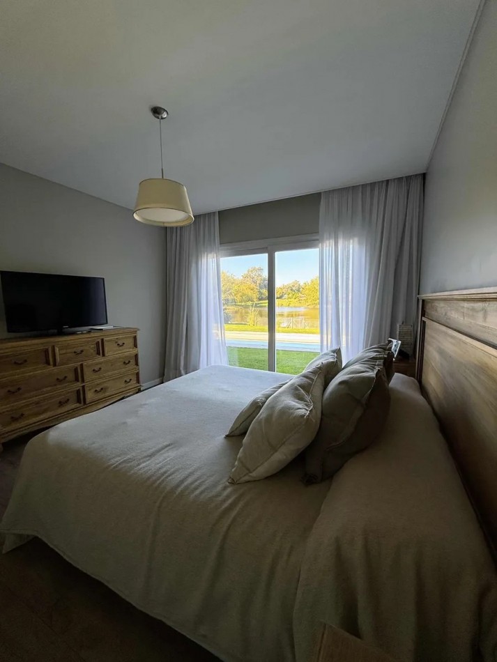 Venta Chalet 4 ambientes con fondo a laguna Arenas del Sur