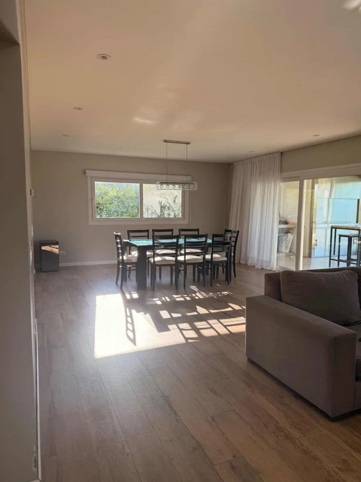 Venta Chalet 4 ambientes con fondo a laguna Arenas del Sur