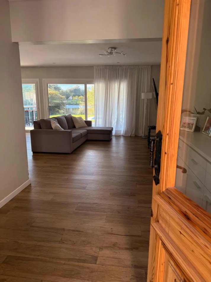Venta Chalet 4 ambientes con fondo a laguna Arenas del Sur