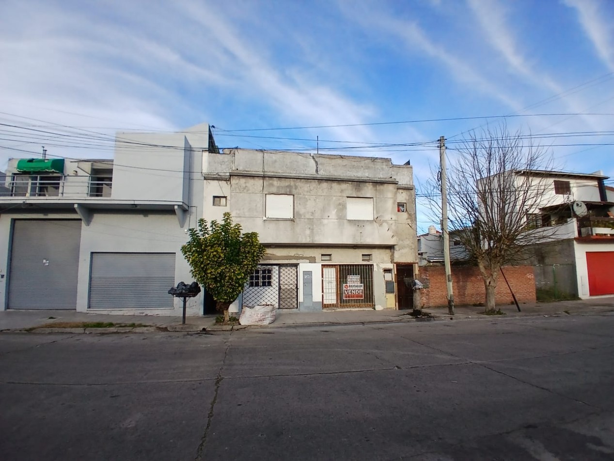 Venta Ph 2 ambientes con Terraza Propia. 14 de Julio y Garay