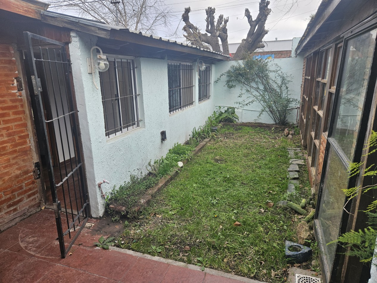 Venta, Casa en ph al frente 4 ambientes Falkner 6700