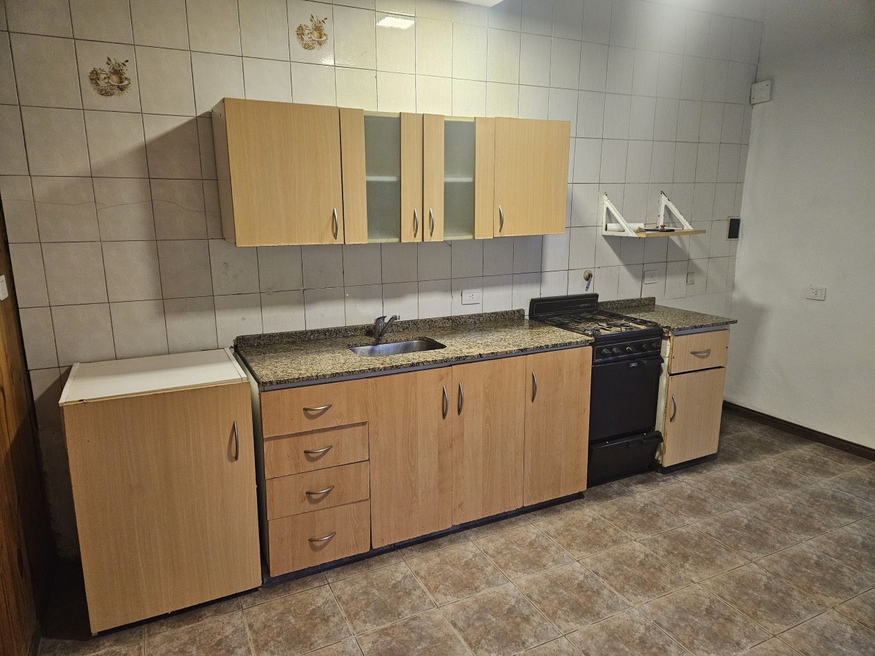 Venta, Casa en ph al frente 4 ambientes Falkner 6700