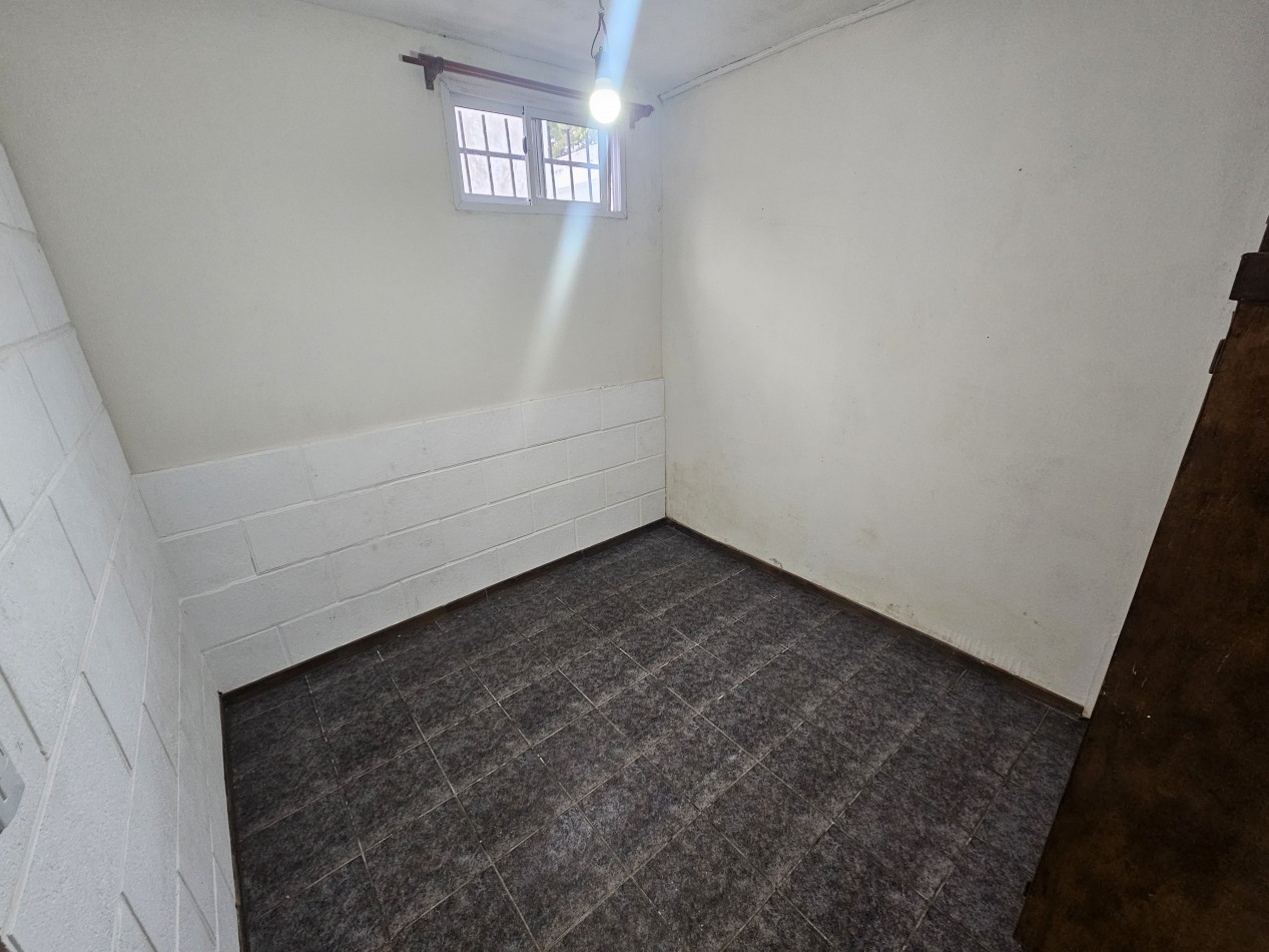 Venta, Casa en ph al frente 4 ambientes Falkner 6700