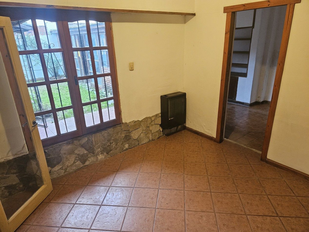 Venta, Casa en ph al frente 4 ambientes Falkner 6700