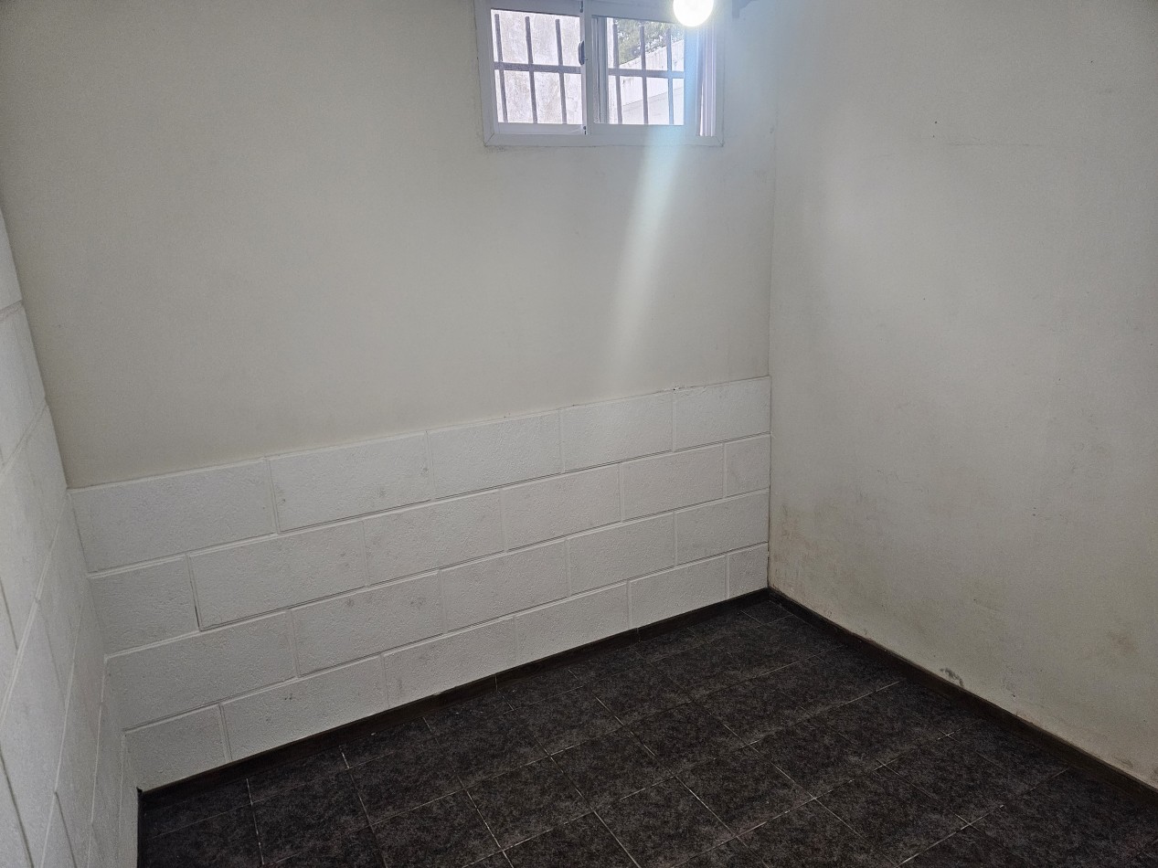 Venta, Casa en ph al frente 4 ambientes Falkner 6700