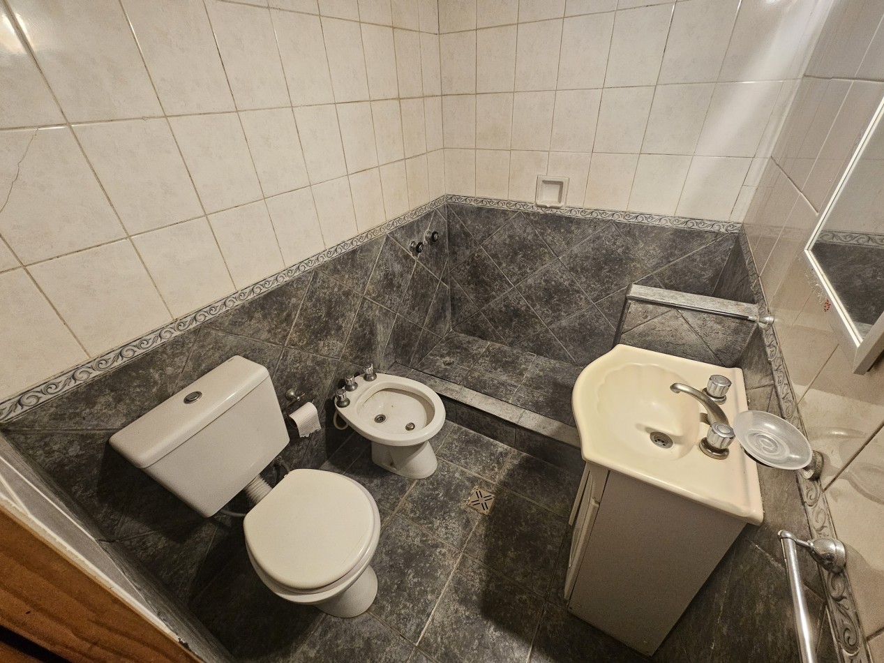 Venta, Casa en ph al frente 4 ambientes Falkner 6700