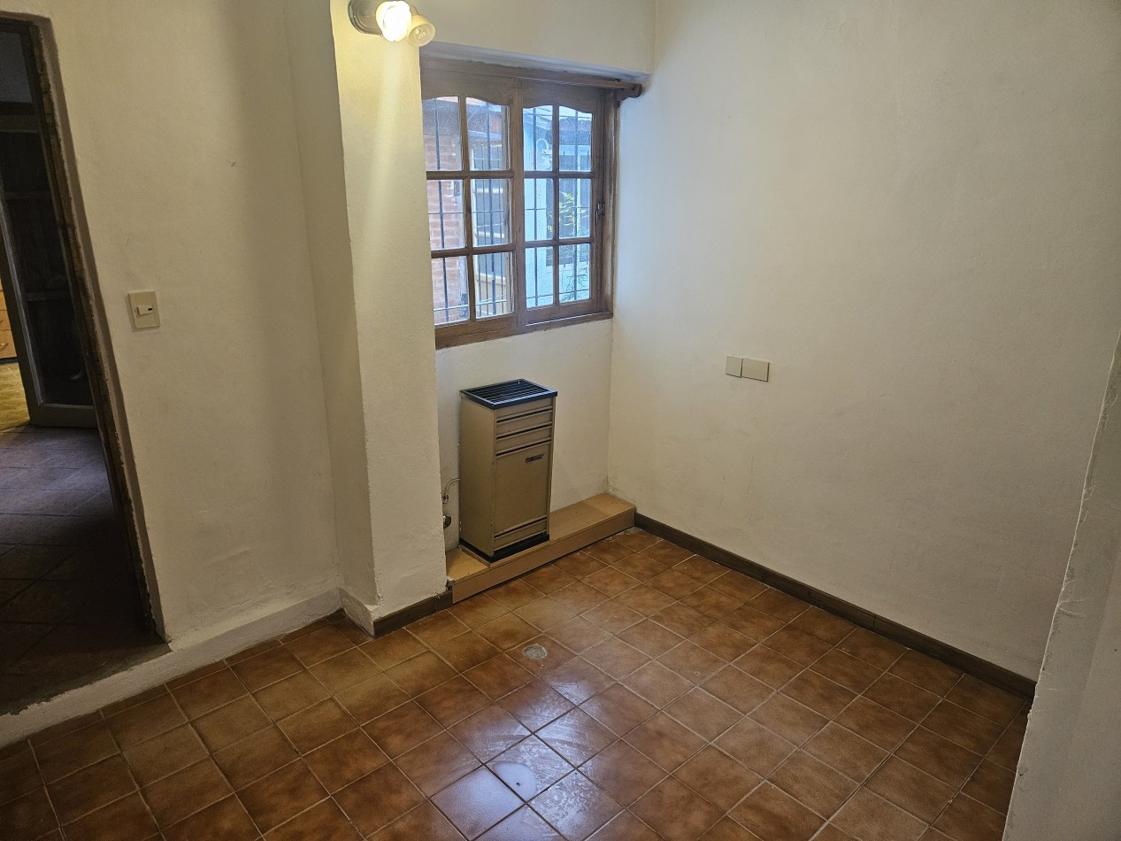Venta, Casa en ph al frente 4 ambientes Falkner 6700