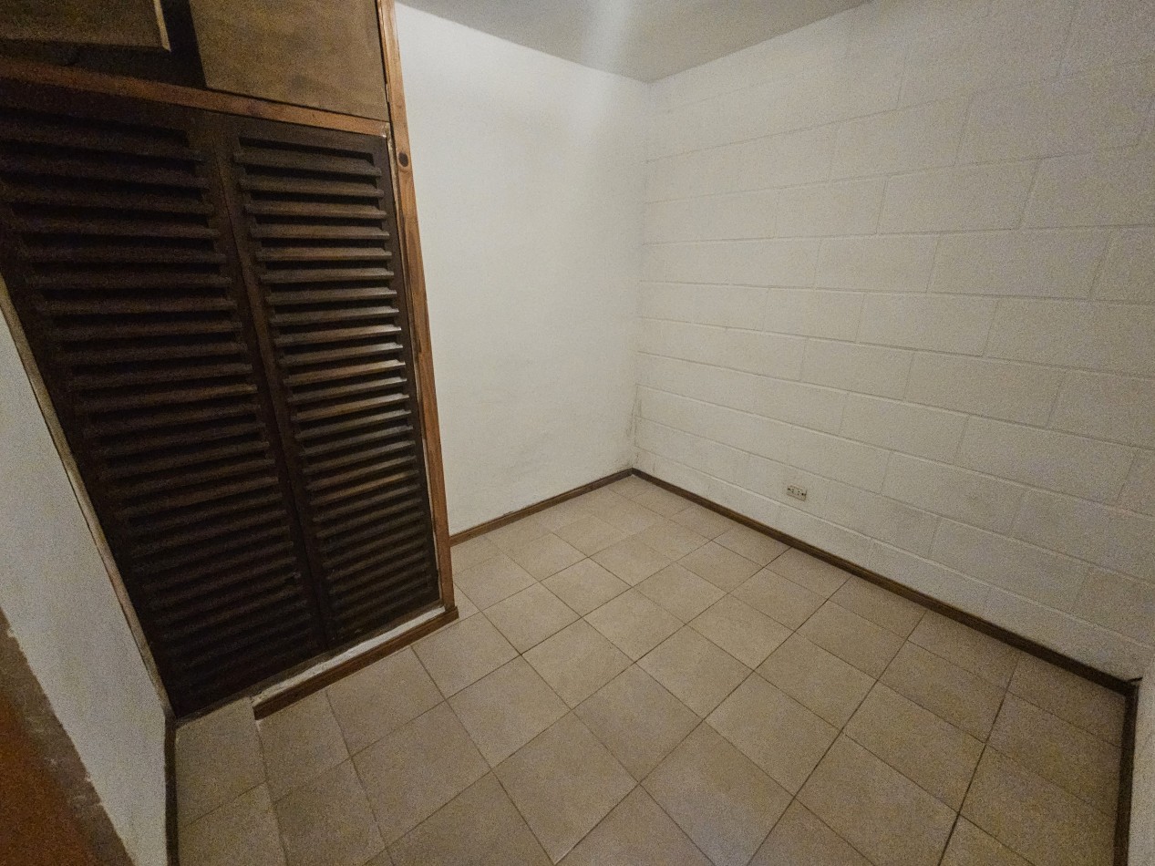 Venta, Casa en ph al frente 4 ambientes Falkner 6700