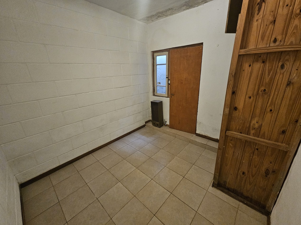 Venta, Casa en ph al frente 4 ambientes Falkner 6700