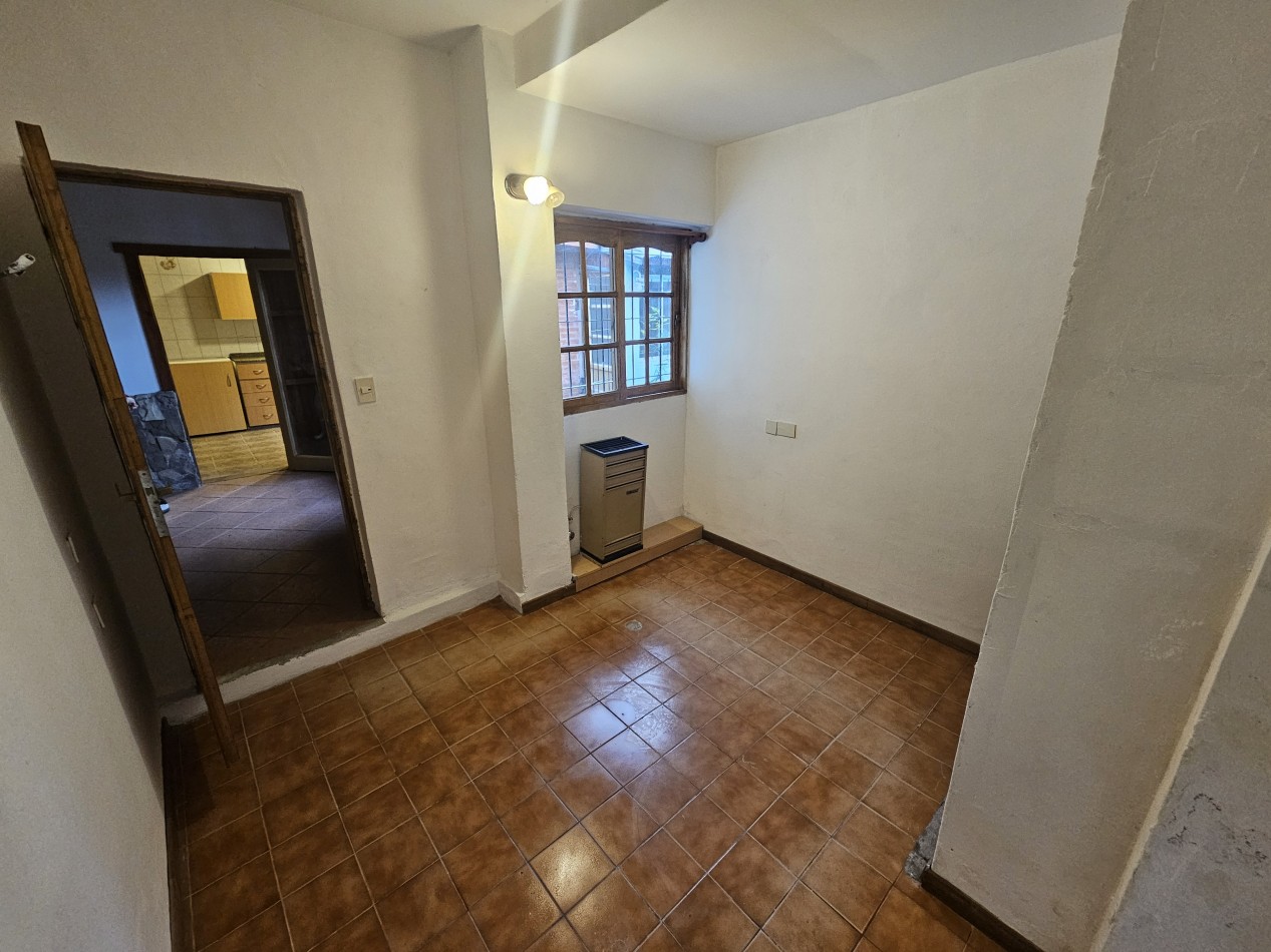 Venta, Casa en ph al frente 4 ambientes Falkner 6700