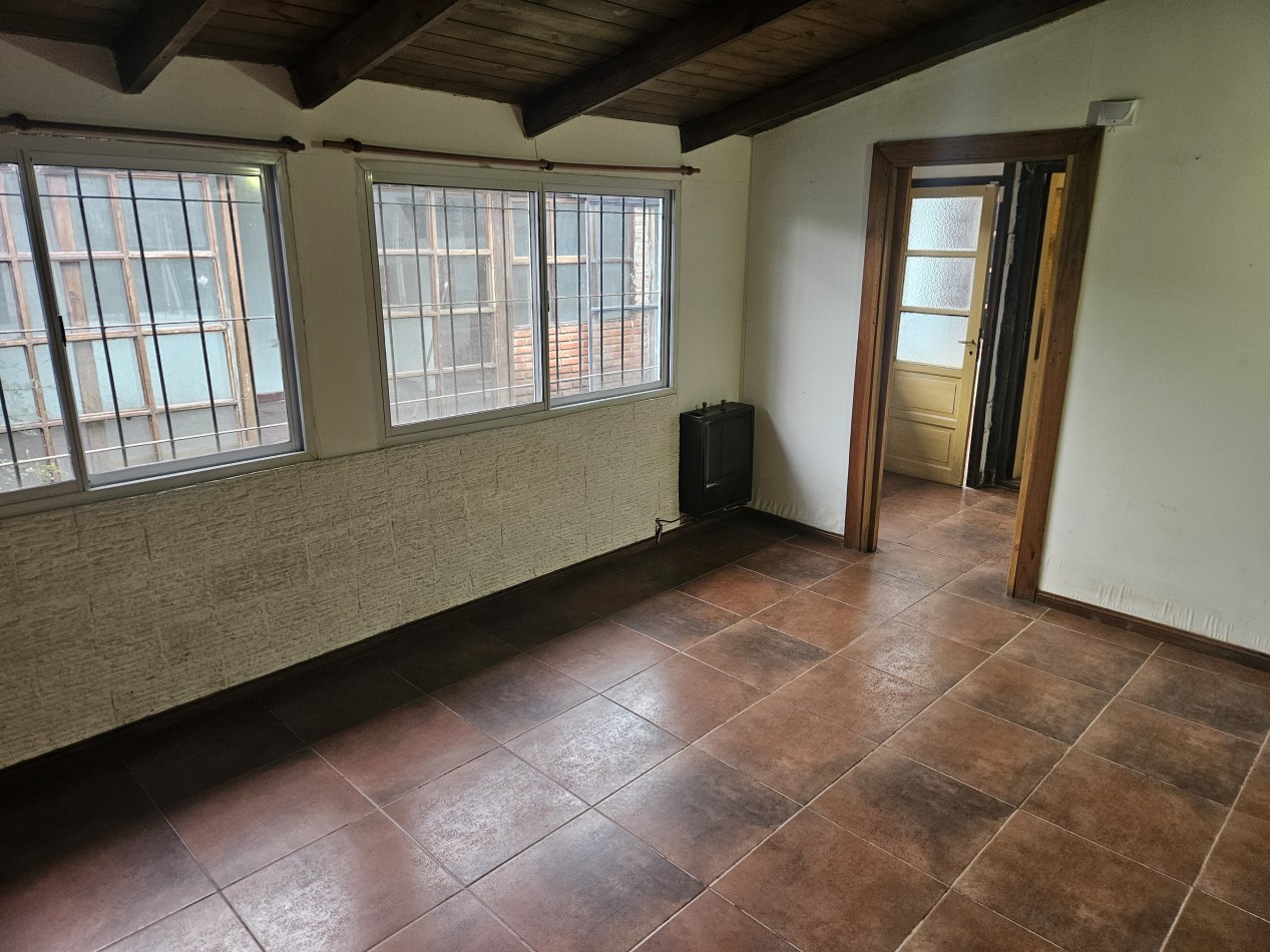 Venta, Casa en ph al frente 4 ambientes Falkner 6700