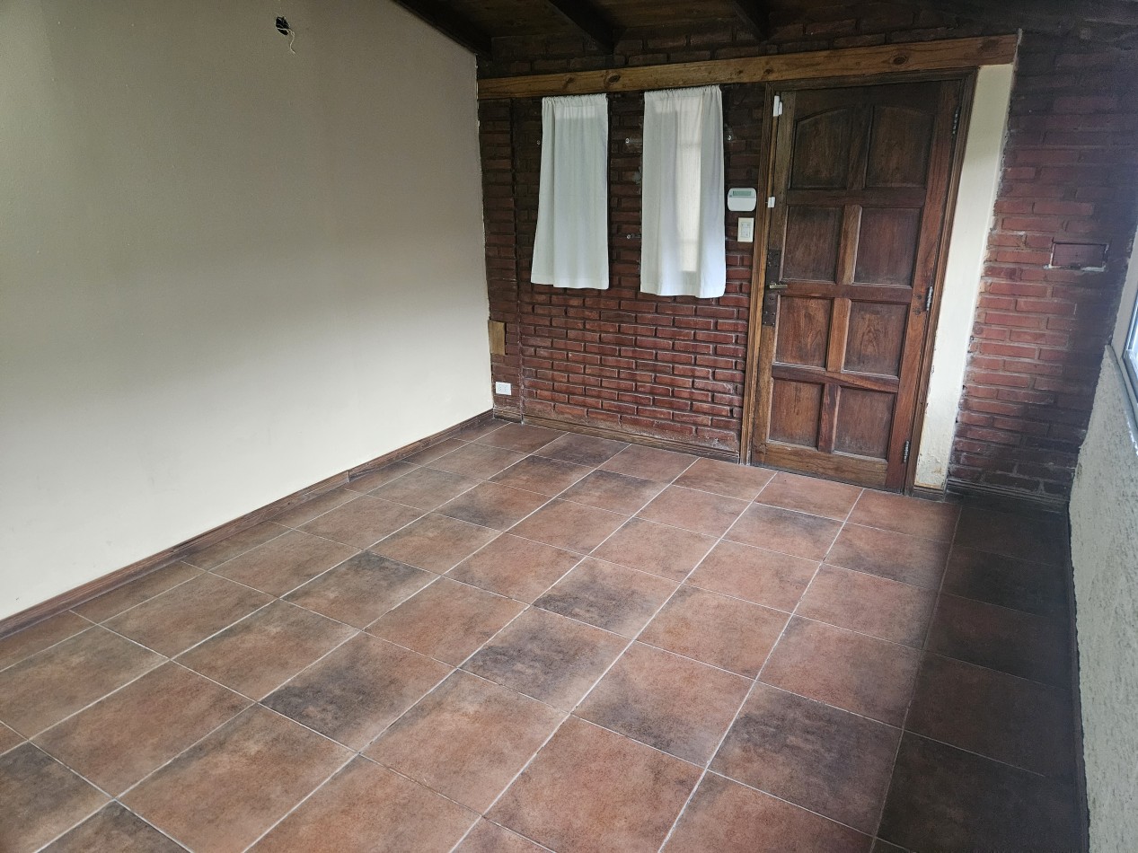 Venta, Casa en ph al frente 4 ambientes Falkner 6700