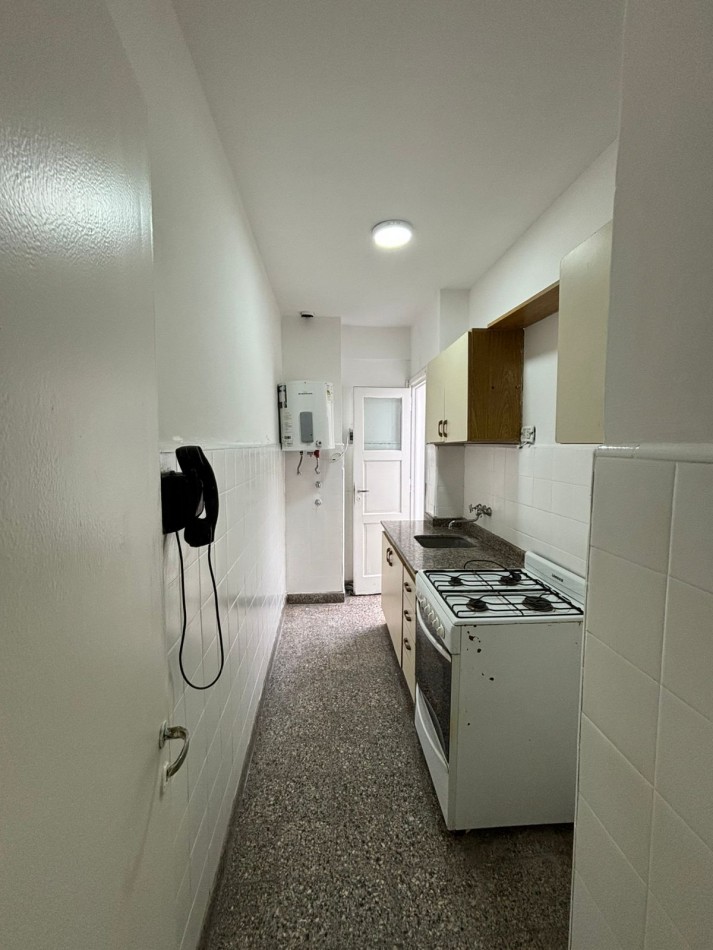 Venta 2 ambientes a la calle, Falucho y Sarmiento
