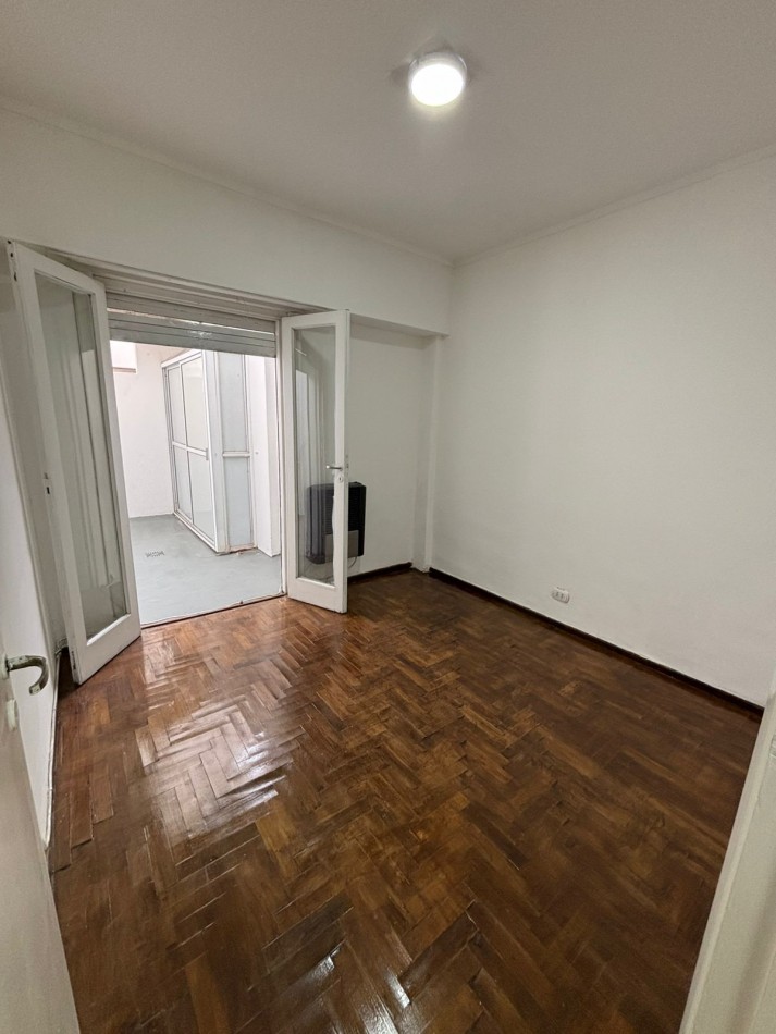 Venta 2 ambientes a la calle, Falucho y Sarmiento