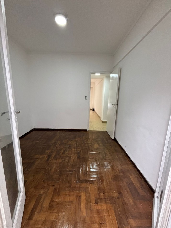 Venta 2 ambientes a la calle, Falucho y Sarmiento