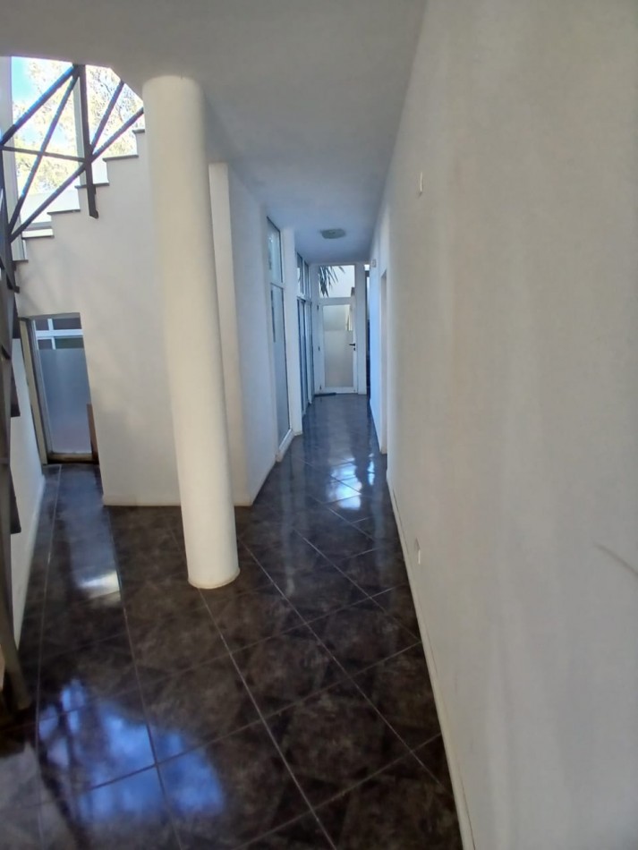 Local mas Departamentos, Propiedad en Block, Sierra de los Padres. Posibilidad de Hotel.