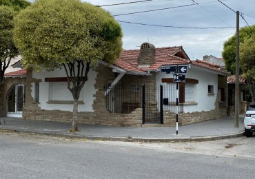 Casa adaptada oficina, 6 despachos. Castelli y Arenales, Reciclada.
