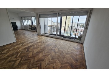 Piso 4 ambientes con dependencia y cochera